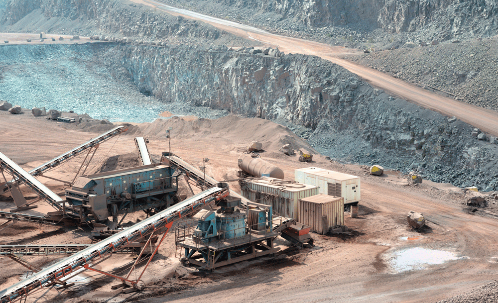LOW stone crusher in a surface mine open pit mine quar NJKN2RB